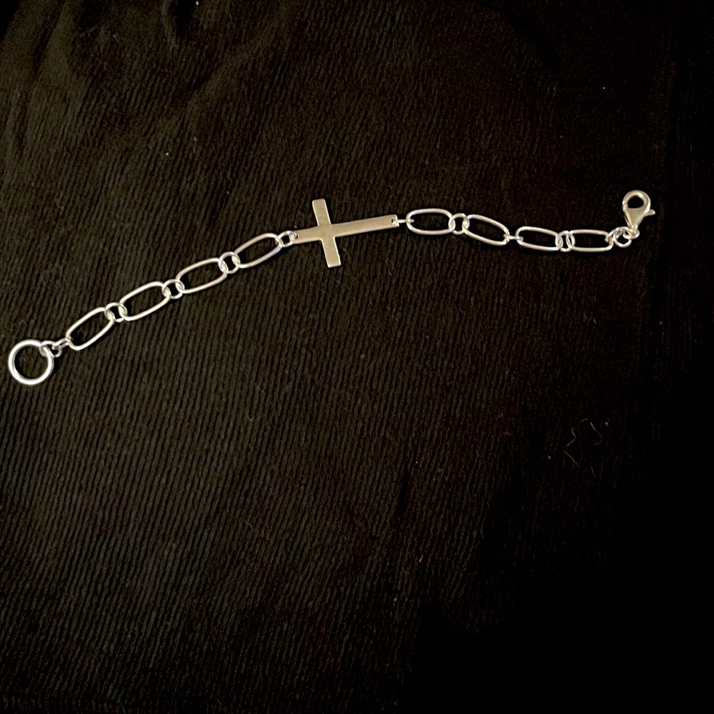 Ladies 8 1/2 inch, 100% sterling silver 925 stamped linked cross bracelet